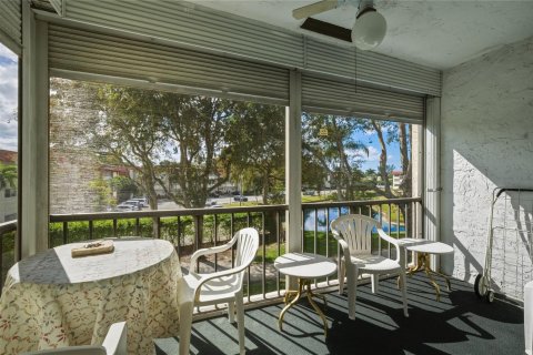 Condo in Pembroke Pines, Florida, 2 bedrooms № 2256442 - photo 19