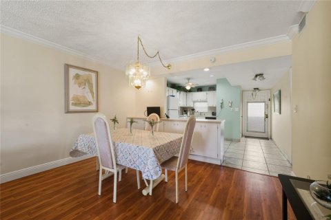 Condo in Pembroke Pines, Florida, 2 bedrooms № 2256442 - photo 6