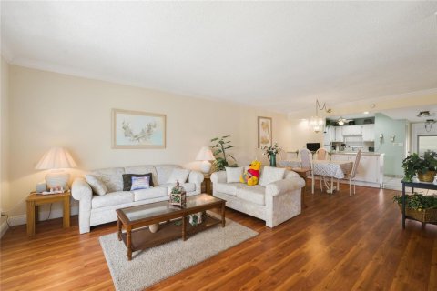 Condo in Pembroke Pines, Florida, 2 bedrooms № 2256442 - photo 11