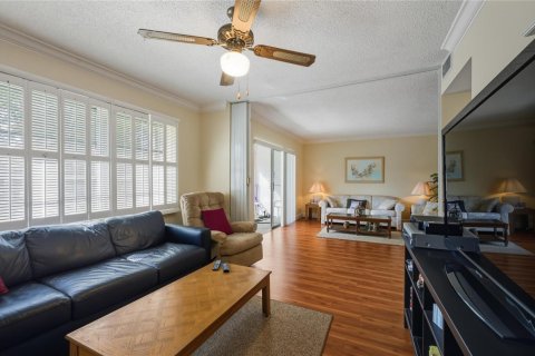Condo in Pembroke Pines, Florida, 2 bedrooms № 2256442 - photo 13