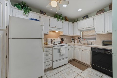 Condo in Pembroke Pines, Florida, 2 bedrooms № 2256442 - photo 2
