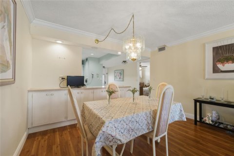 Condo in Pembroke Pines, Florida, 2 bedrooms № 2256442 - photo 10