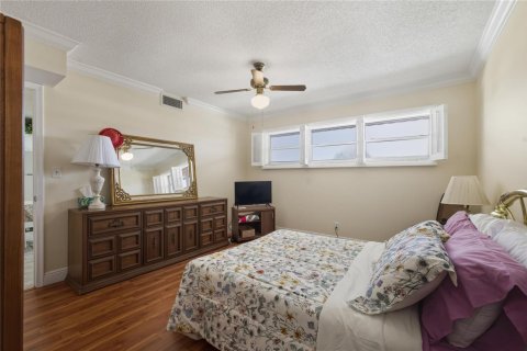 Condo in Pembroke Pines, Florida, 2 bedrooms № 2256442 - photo 17