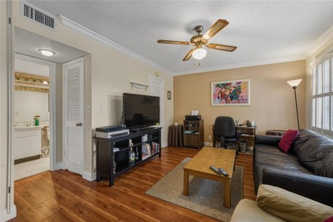 Condo in Pembroke Pines, Florida, 2 bedrooms № 2256442 - photo 3