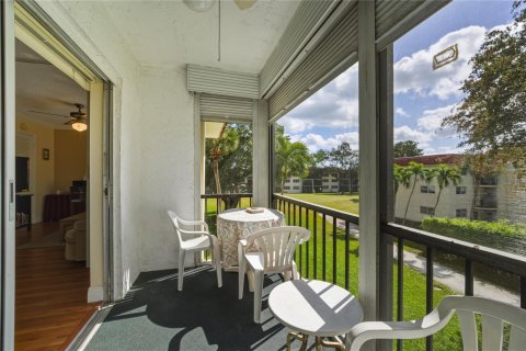 Condo in Pembroke Pines, Florida, 2 bedrooms № 2256442 - photo 20
