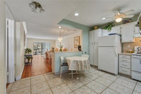 Condo in Pembroke Pines, Florida, 2 bedrooms № 2256442 - photo 8