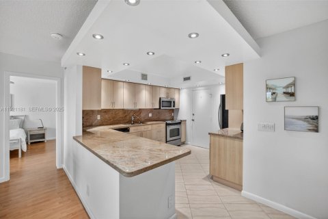 Купить кондоминиум в Халландейл-Бич, Флорида 2 спальни, 106.84м2, № 1984252 - фото 10