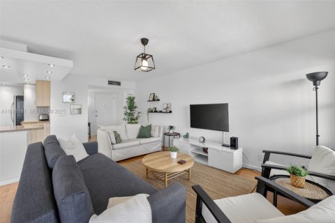 Купить кондоминиум в Халландейл-Бич, Флорида 2 спальни, 106.84м2, № 1984252 - фото 17