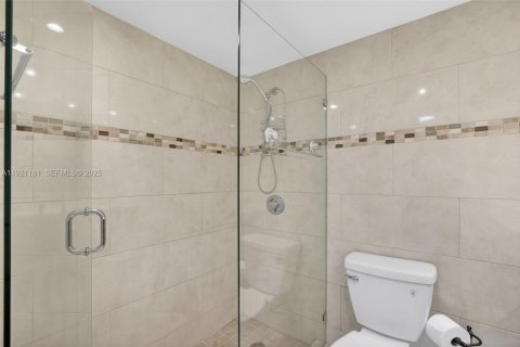 Купить кондоминиум в Халландейл-Бич, Флорида 2 спальни, 106.84м2, № 1984252 - фото 28