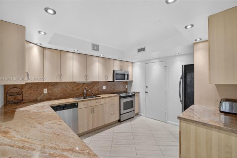 Купить кондоминиум в Халландейл-Бич, Флорида 2 спальни, 106.84м2, № 1984252 - фото 11