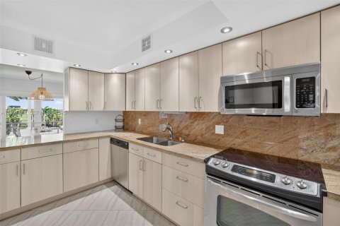 Купить кондоминиум в Халландейл-Бич, Флорида 2 спальни, 106.84м2, № 1984252 - фото 14