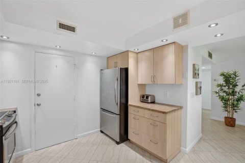 Купить кондоминиум в Халландейл-Бич, Флорида 2 спальни, 106.84м2, № 1984252 - фото 13