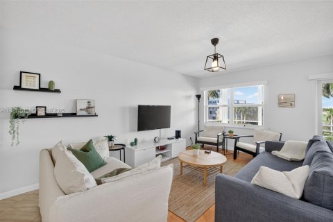 Купить кондоминиум в Халландейл-Бич, Флорида 2 спальни, 106.84м2, № 1984252 - фото 16