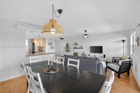 Купить кондоминиум в Халландейл-Бич, Флорида 2 спальни, 106.84м2, № 1984252 - фото 8