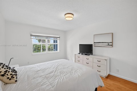 Купить кондоминиум в Халландейл-Бич, Флорида 2 спальни, 106.84м2, № 1984252 - фото 25