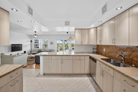 Купить кондоминиум в Халландейл-Бич, Флорида 2 спальни, 106.84м2, № 1984252 - фото 15