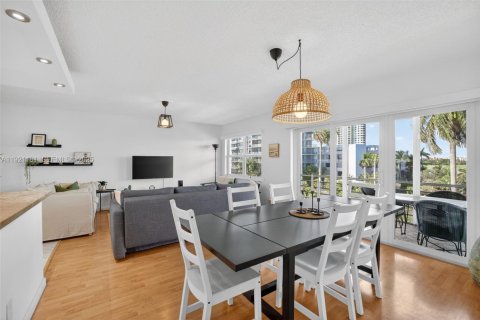 Купить кондоминиум в Халландейл-Бич, Флорида 2 спальни, 106.84м2, № 1984252 - фото 5