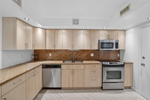 Купить кондоминиум в Халландейл-Бич, Флорида 2 спальни, 106.84м2, № 1984252 - фото 12