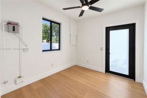 Villa ou maison à vendre à Hollywood, Floride: 3 chambres, 66.89 m2 № 2412364 - photo 16