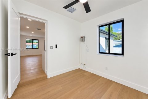 Villa ou maison à vendre à Hollywood, Floride: 3 chambres, 66.89 m2 № 2412364 - photo 19