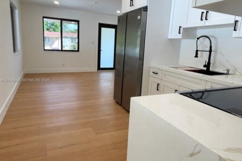 Villa ou maison à vendre à Hollywood, Floride: 3 chambres, 66.89 m2 № 2412364 - photo 7