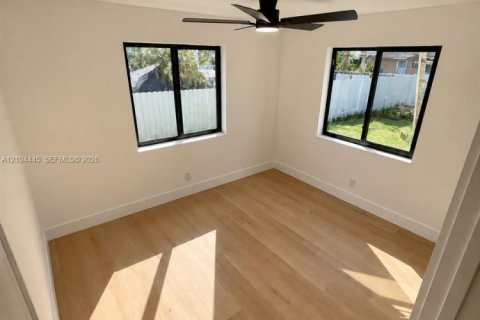 Villa ou maison à vendre à Hollywood, Floride: 3 chambres, 66.89 m2 № 2412364 - photo 5
