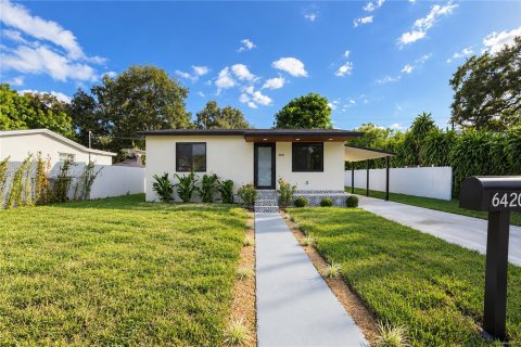 Villa ou maison à vendre à Hollywood, Floride: 3 chambres, 66.89 m2 № 2412364 - photo 15