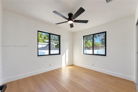 Villa ou maison à vendre à Hollywood, Floride: 3 chambres, 66.89 m2 № 2412364 - photo 17