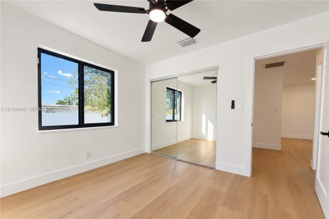 Villa ou maison à vendre à Hollywood, Floride: 3 chambres, 66.89 m2 № 2412364 - photo 20