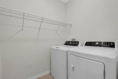 House in Port Orange, Florida 4 bedrooms, 171.5 sq.m. № 2415455 - photo 15