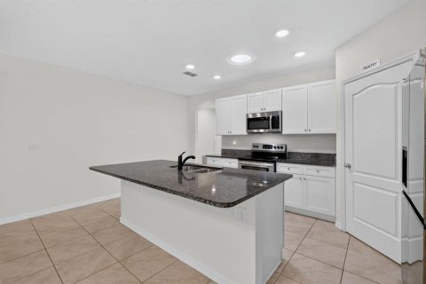 House in Port Orange, Florida 4 bedrooms, 171.5 sq.m. № 2415455 - photo 19