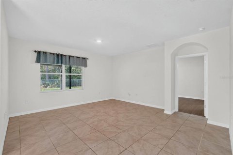House in Port Orange, Florida 4 bedrooms, 171.5 sq.m. № 2415455 - photo 3
