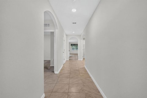 House in Port Orange, Florida 4 bedrooms, 171.5 sq.m. № 2415455 - photo 7