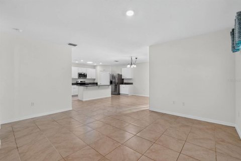 House in Port Orange, Florida 4 bedrooms, 171.5 sq.m. № 2415455 - photo 22