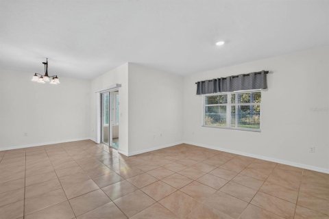 House in Port Orange, Florida 4 bedrooms, 171.5 sq.m. № 2415455 - photo 24