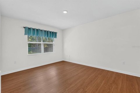 House in Port Orange, Florida 4 bedrooms, 171.5 sq.m. № 2415455 - photo 4