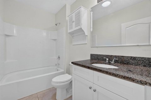 House in Port Orange, Florida 4 bedrooms, 171.5 sq.m. № 2415455 - photo 11