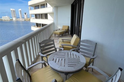 Condo in Aventura, Florida, 3 bedrooms  № 1939541 - photo 16