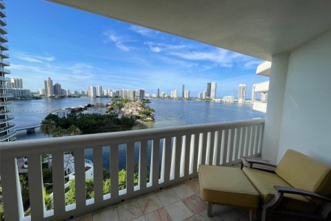 Condo in Aventura, Florida, 3 bedrooms  № 1939541 - photo 13