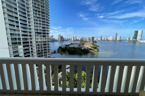 Condo in Aventura, Florida, 3 bedrooms  № 1939541 - photo 12