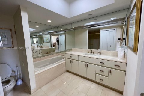 Condo in Aventura, Florida, 3 bedrooms  № 1939541 - photo 26