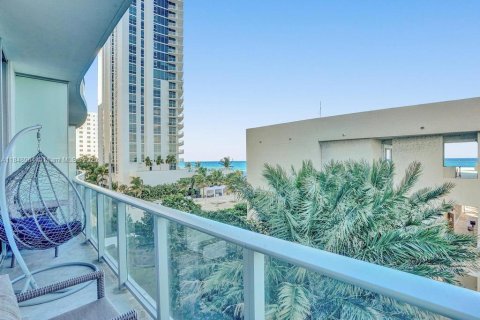 Condominio en venta en Hollywood, Florida, 1 dormitorio, 60.67 m2 № 1850595 - foto 9