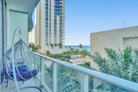 Condominio en venta en Hollywood, Florida, 1 dormitorio, 60.67 m2 № 1850595 - foto 12