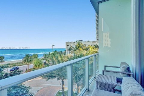 Condominio en venta en Hollywood, Florida, 1 dormitorio, 60.67 m2 № 1850595 - foto 11