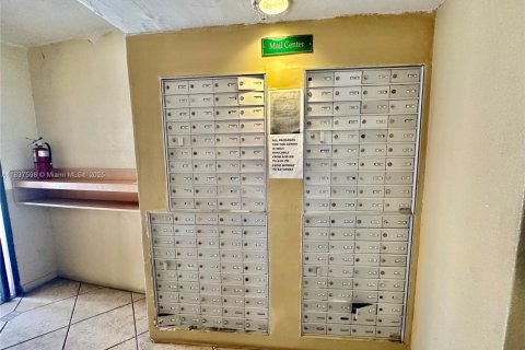 Купить кондоминиум в Халландейл-Бич, Флорида 1 спальня, 34.47м2, № 1958399 - фото 9