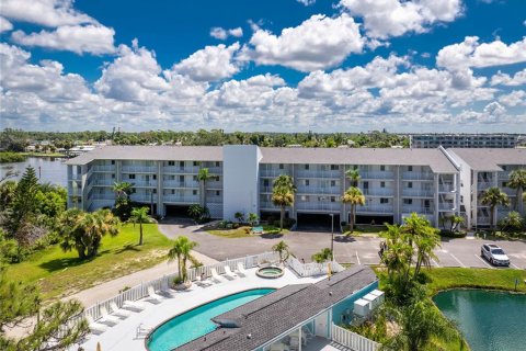 Condominio en venta en Englewood, Florida, 2 dormitorios, 101.54 m2 № 1909066 - foto 1