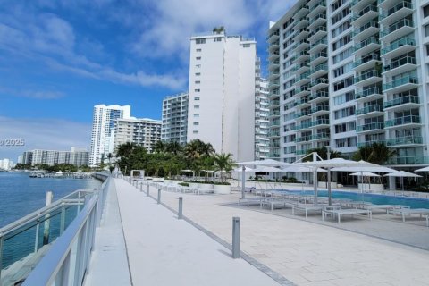 Condominio en venta en Miami Beach, Florida, 61.59 m2 № 1935435 - foto 11