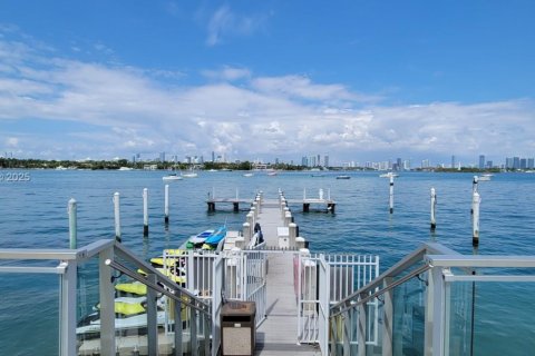 Condominio en venta en Miami Beach, Florida, 61.59 m2 № 1935435 - foto 10