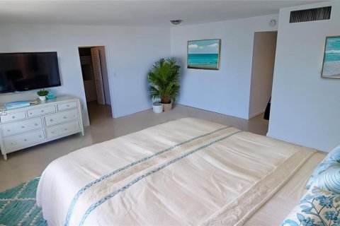 Condominio en venta en Miami Beach, Florida, 61.59 m2 № 1935435 - foto 1