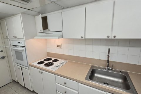 Condominio en venta en Miami Beach, Florida, 61.59 m2 № 1935435 - foto 4